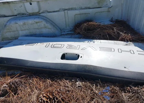 2000 Chevrolet Silverado 1500 z USA, uszkodzony, nr VIN 1GCEC14VXYE378477